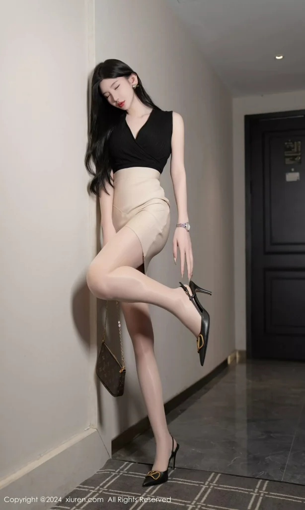 周于希 Sally 秀人 No.8057 抬腿身姿特写写真大图