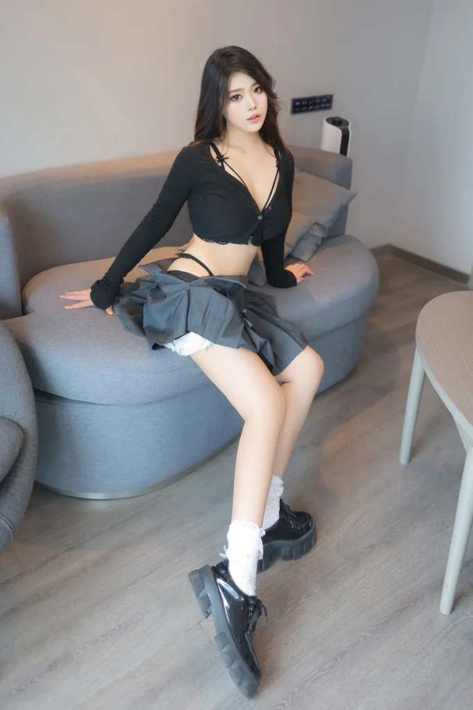 蛋蛋宝 No.8870 沙发坐姿写真