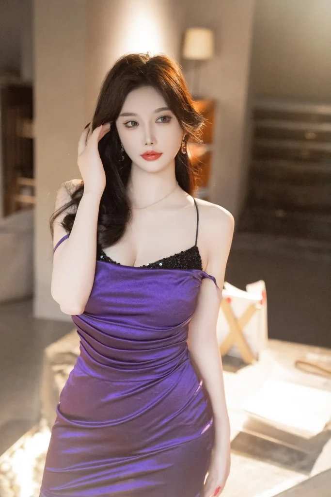 杨晨晨 YomeXiuRen 内购版 No.9519 紫色轻透情趣写真高清图片