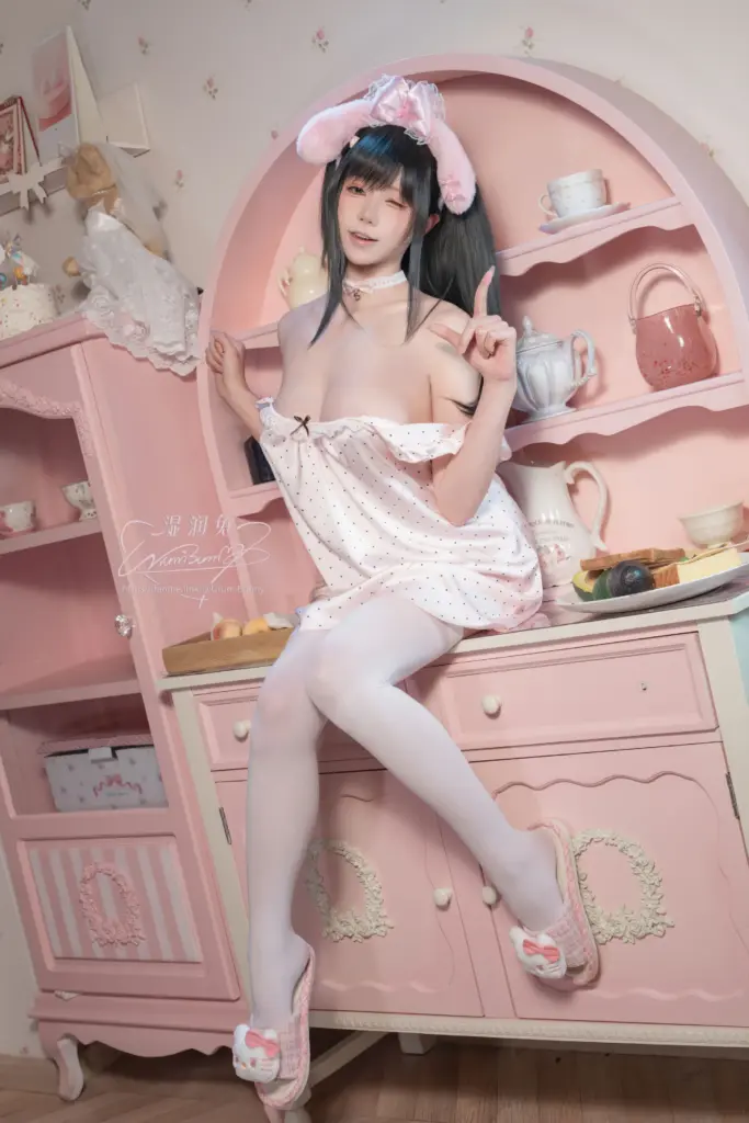 咬一口兔娘（黏黏团子兔）《晚安少女》私房写真高清图片