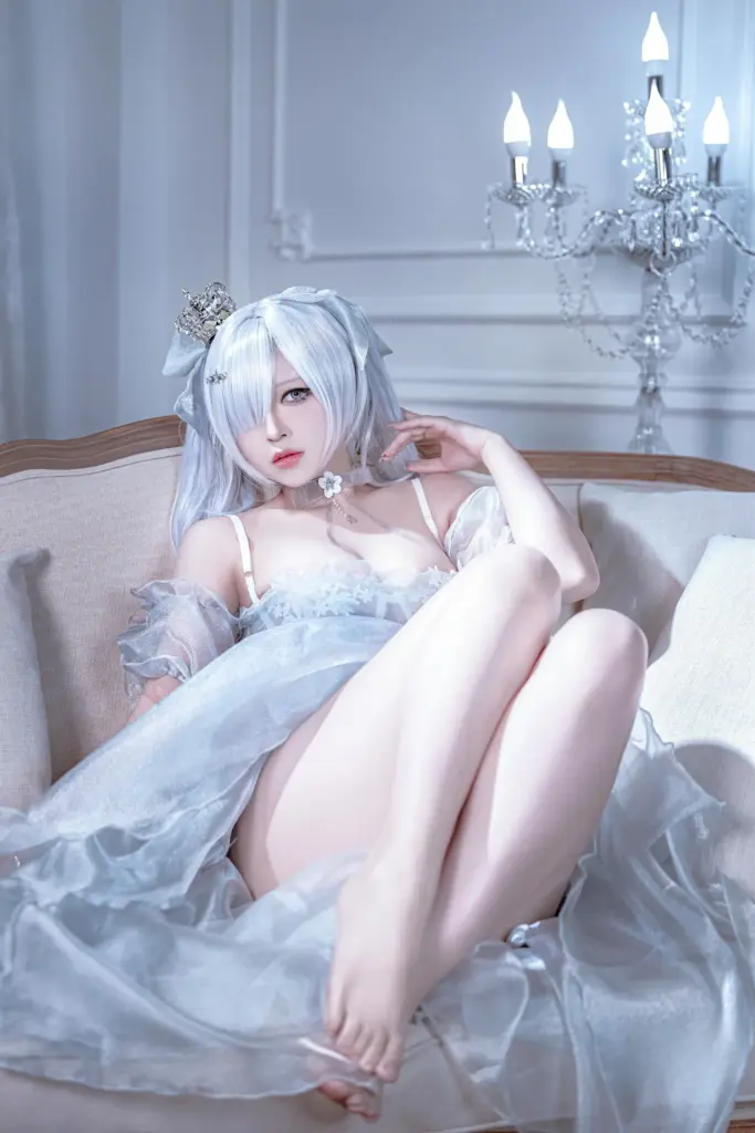 半半子《NIKKE》Cinderella 主题 COS 写真高清图片