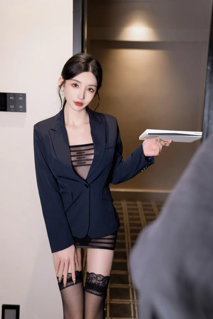 周于希 SallyXiuRen 内购版 No.7956 丝袜销售员 OL 写真高清图片