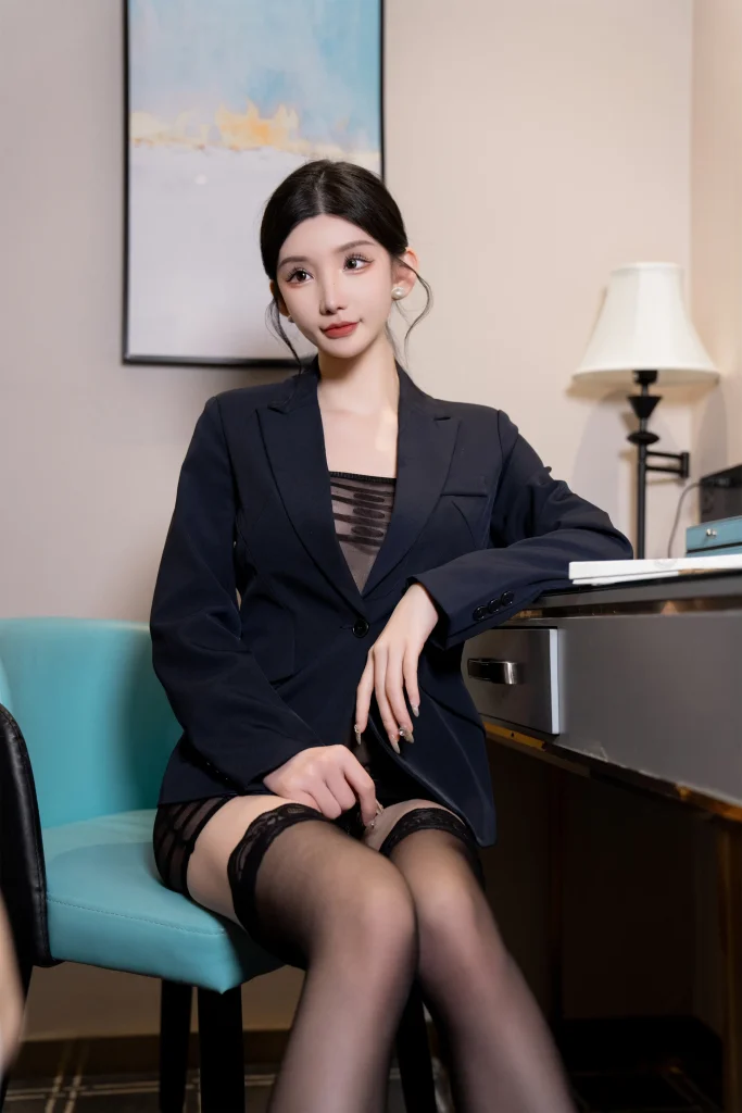 周于希 SallyNo.7956 办公桌前坐姿写真