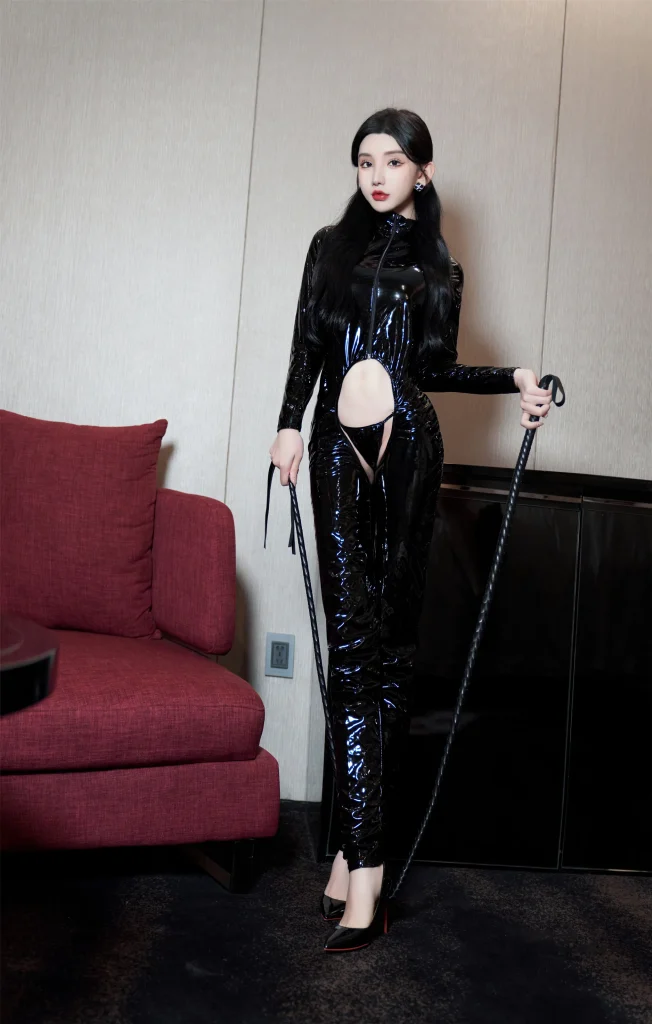 周于希 SallyNo.7856 皮衣服装细节特写写真