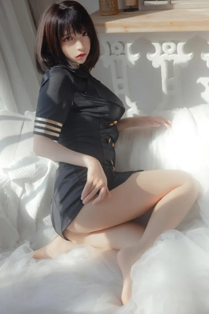 疯猫 ss 黑色制服细节写真大图