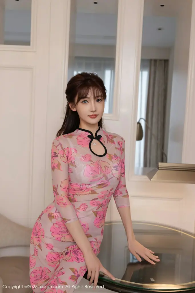 陆萱萱秀人 No.10196 侧身坐姿身姿特写写真大图