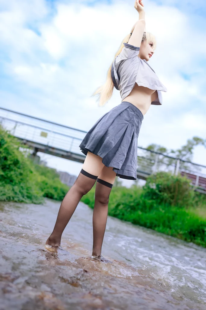 阿雪雪秀人网湿地 JK 侧身撩人写真