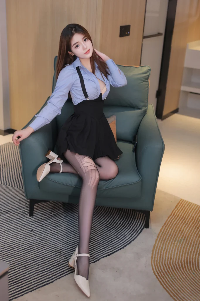 白乐乐 No.8666 休闲沙发坐姿写真