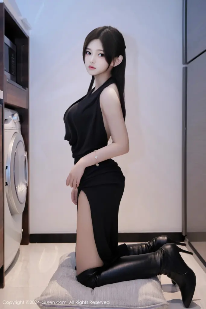 奶茶味的包子 No.8623 地面跪坐氛围感写真