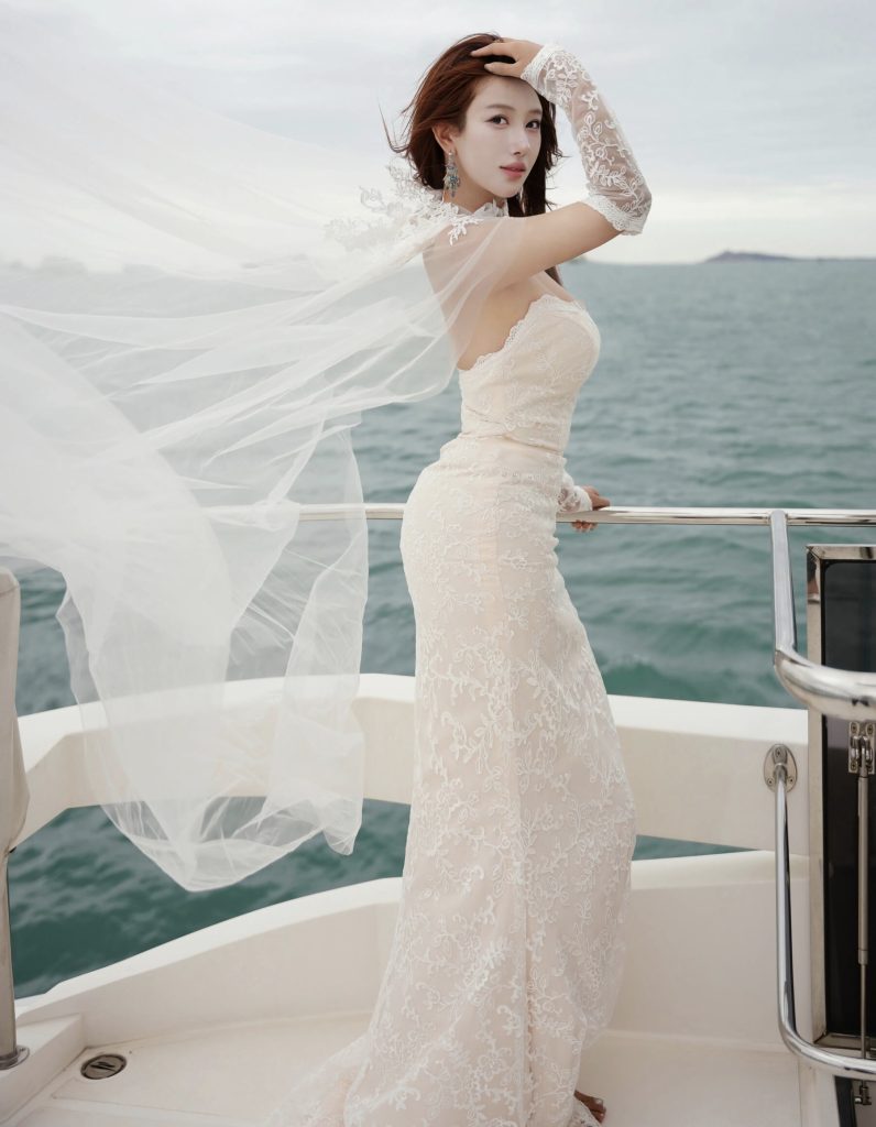 金允希YukiVol.11243游艇侧身写真