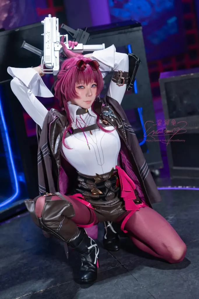 赛博朋克场景卡芙卡氛围感 Cosplay 写真