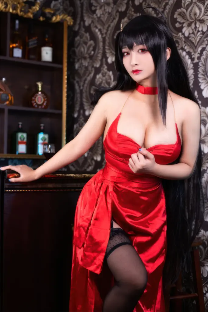 洛璃 LoLiSAMA 大凤礼服酒吧场景写真