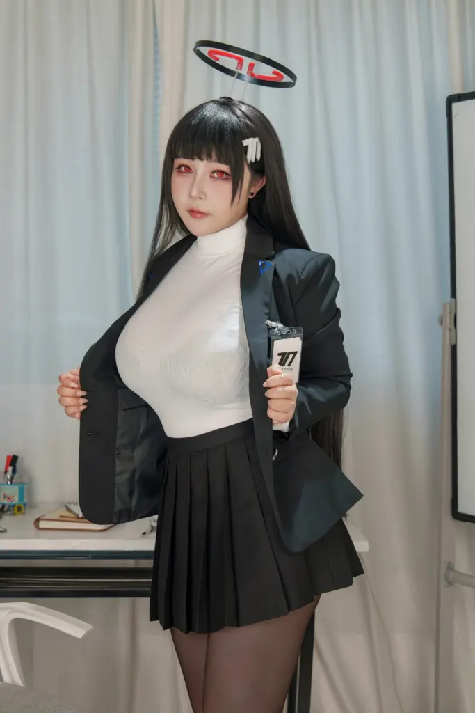 rioko 凉凉子 蔚蓝档案学生会长制服 COS 写真