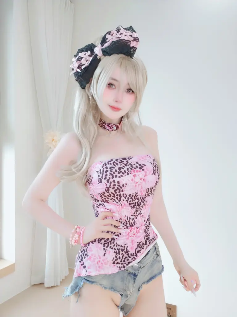 白银 81 自撮り Vol.101 叉腰摆拍辣妹写真