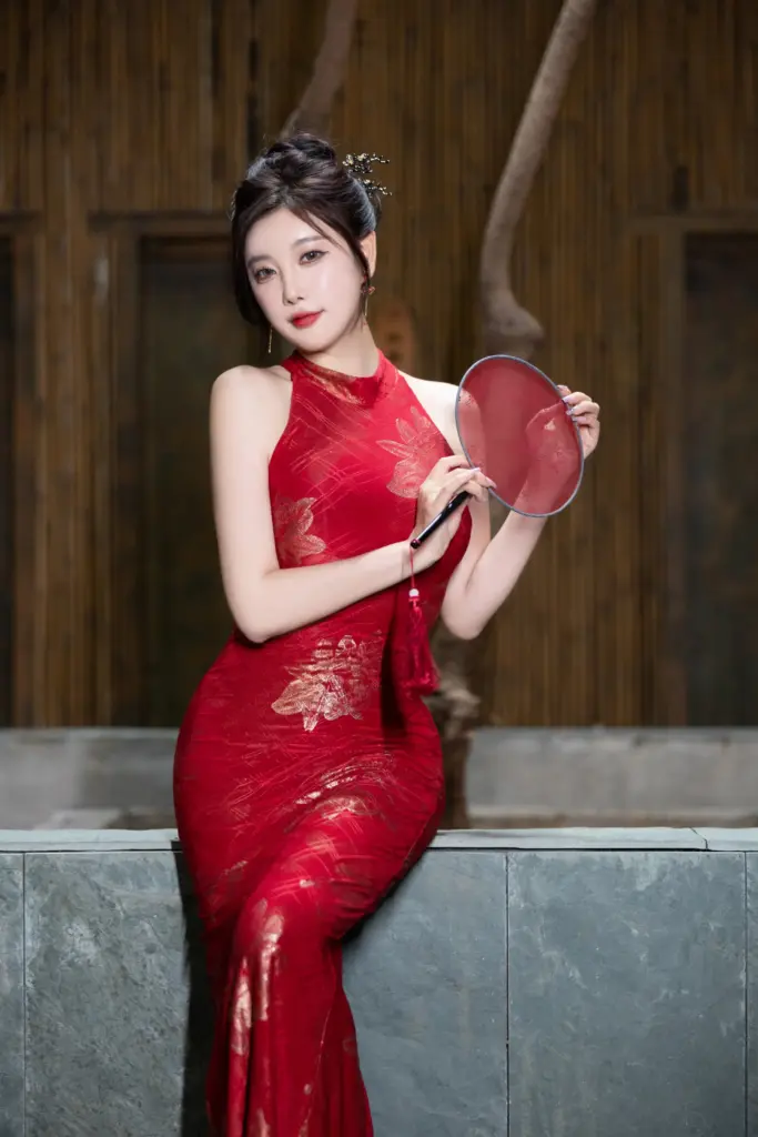 杨晨晨 Yome 手持团扇互动姿态写真