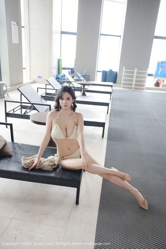 小肉肉咪 Vol.11182 全套室内泳池性感比基尼写真