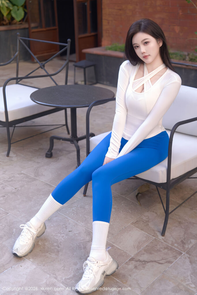 杨晨晨 Yome 动感单车上慵懒坐姿写真