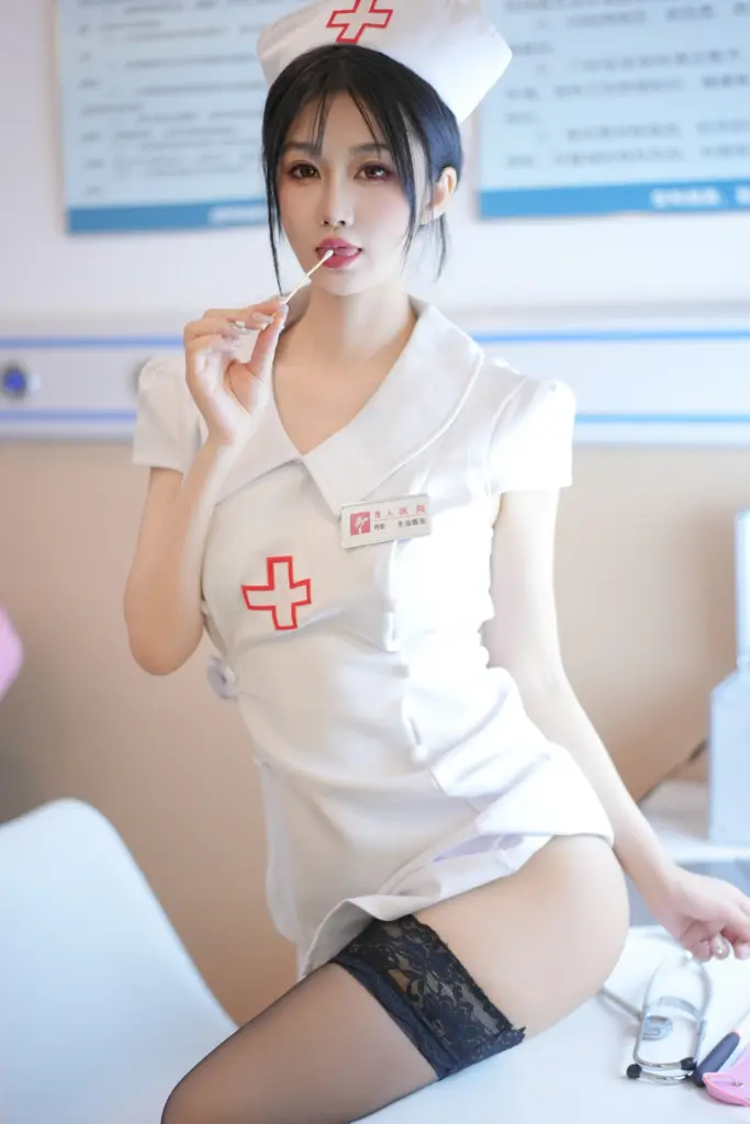 laura 阿姣 护士制服神态特写写真