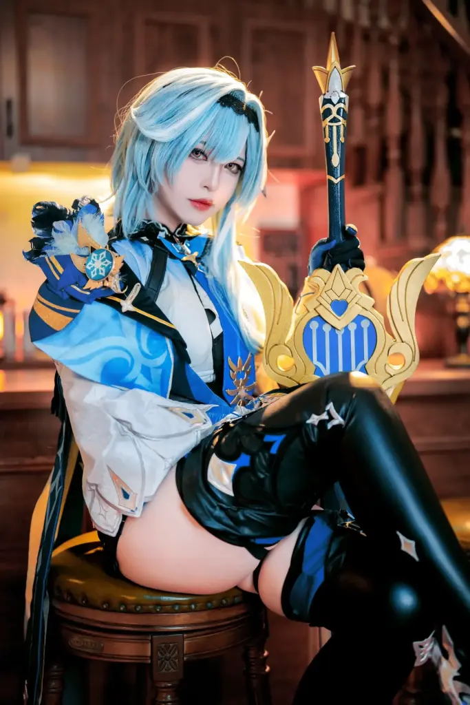 半半子《原神》优菈主题 COS 写真摄影图片