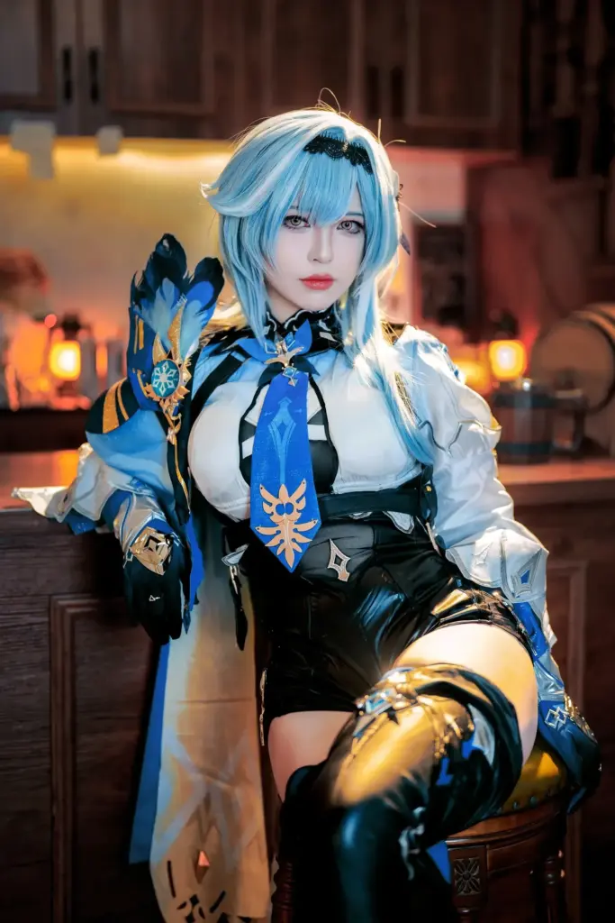 半半子《原神》优菈 COS 写真高清图片
