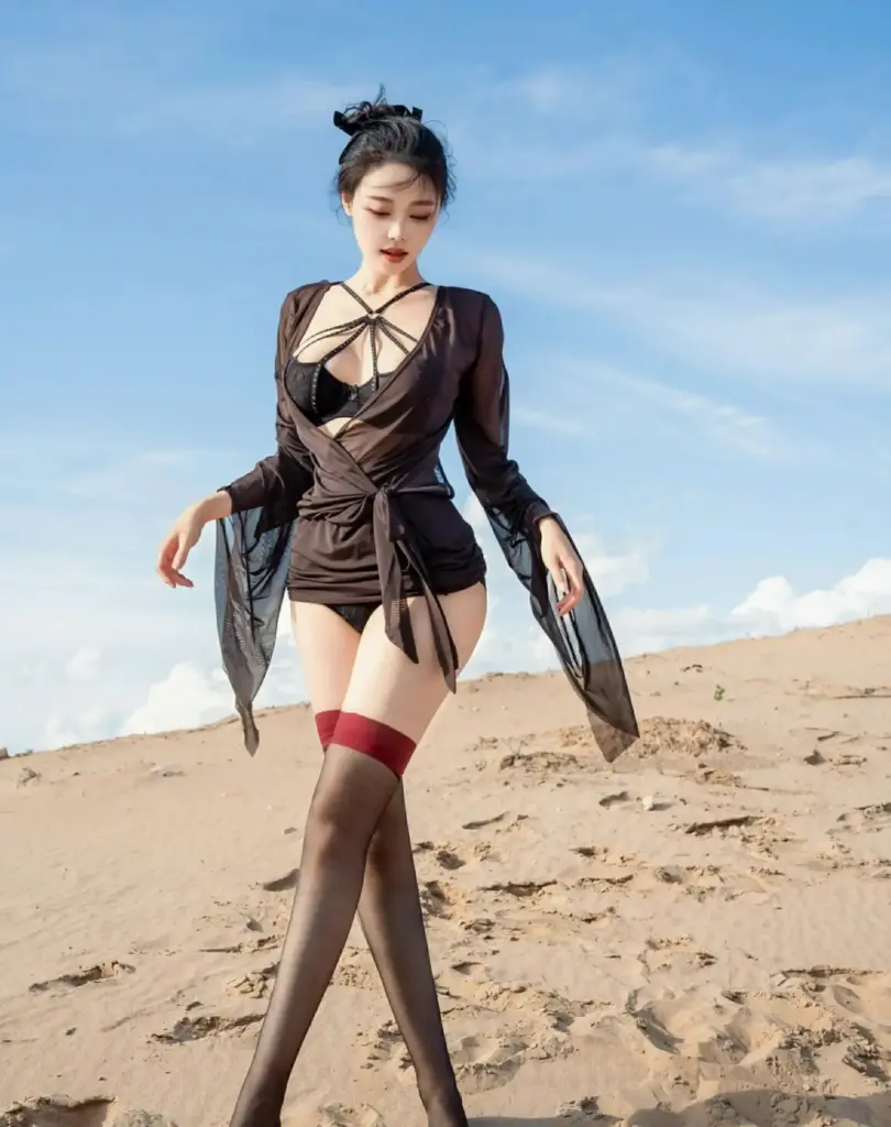 清妙星颜社 VOL.387 沙漠站姿写真大图