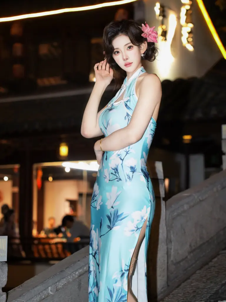 梨霜儿秀人内购版 No.10594 蓝底玉兰旗袍夜景写真高清大图