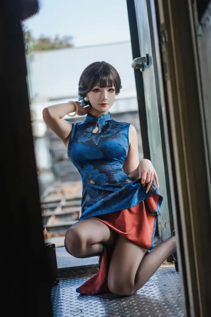 yuuhui 玉汇 倚门撩发旗袍撩人姿态写真