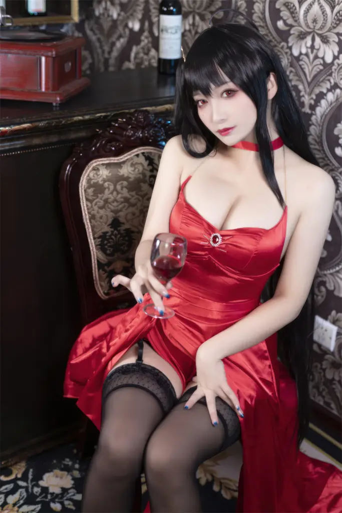 洛璃《碧蓝航线》大凤礼服特写写真大图