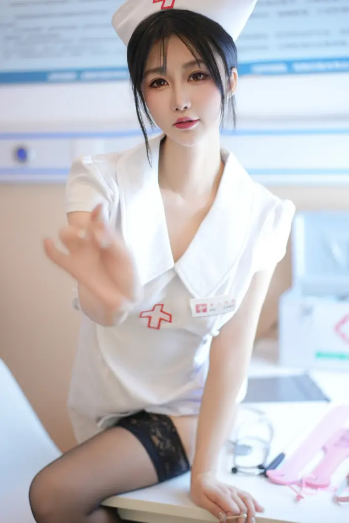 laura 阿姣 性感护士制服 VIP 病房写真