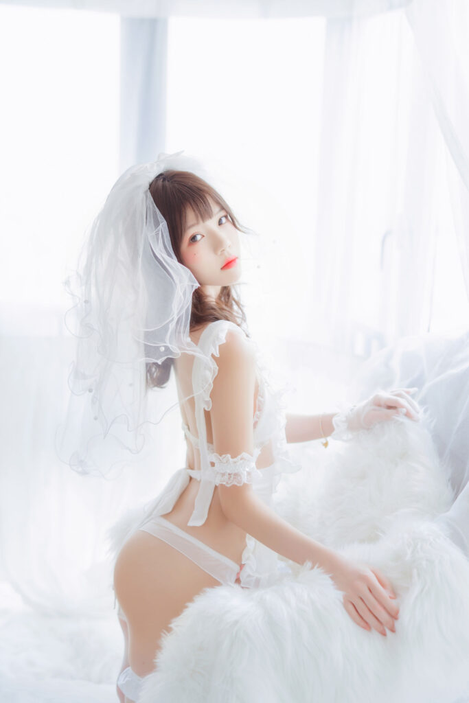 窗边白纱窗帘纯白天使翅膀氛围感写真