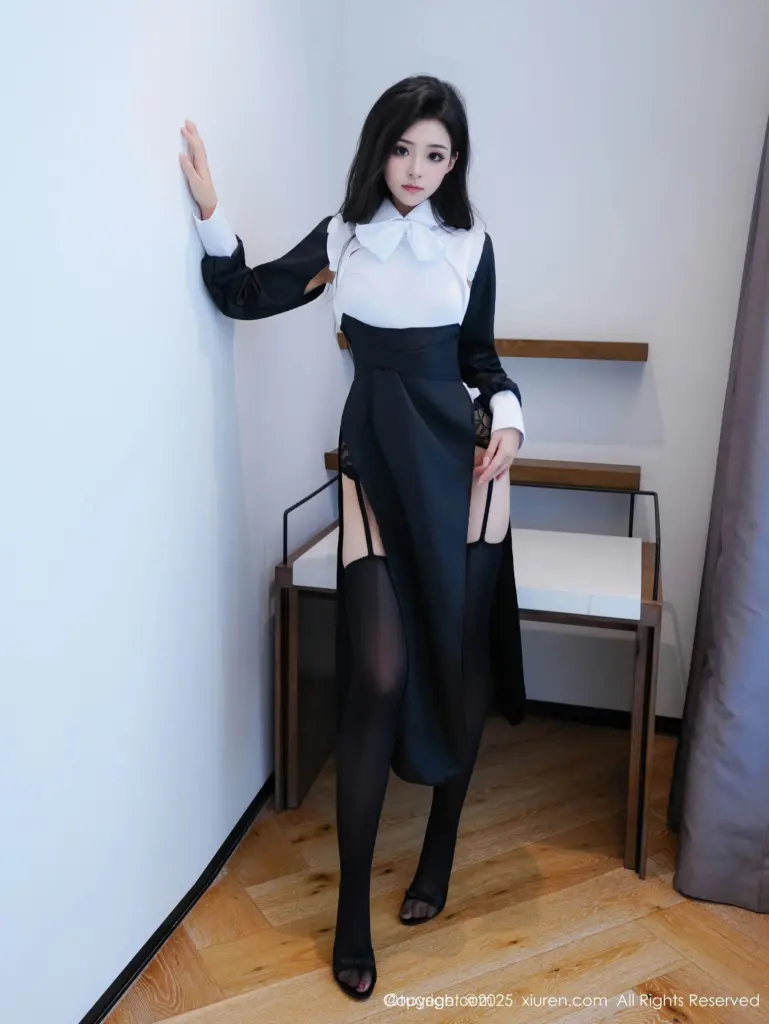 白琮瑗 No.11059 室内站姿修女风写真