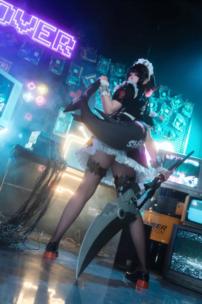 Natsuko 夏夏子 艾莲乔侧身回眸飒爽 cosplay