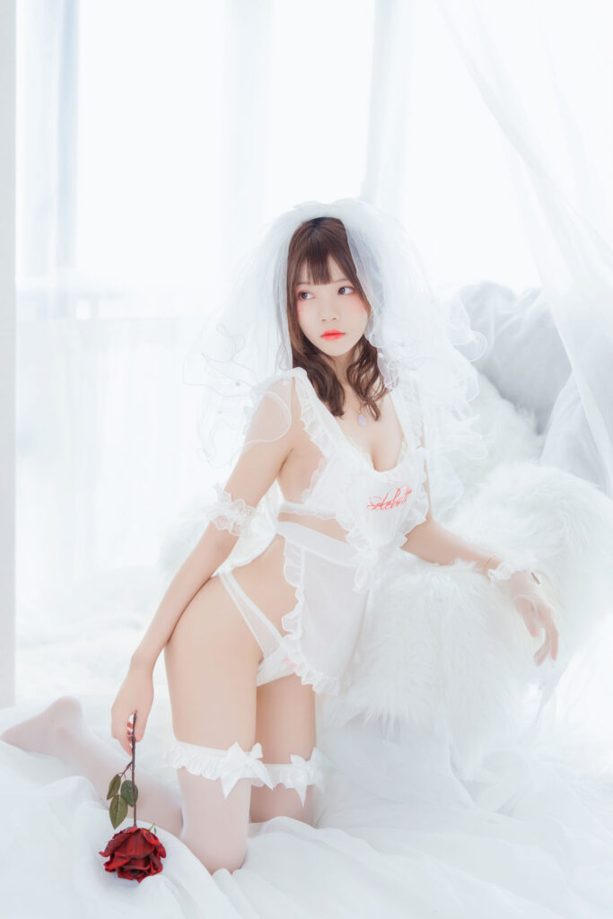桜桃喵《轻纱 01》全套 33P 纯白私房写真
