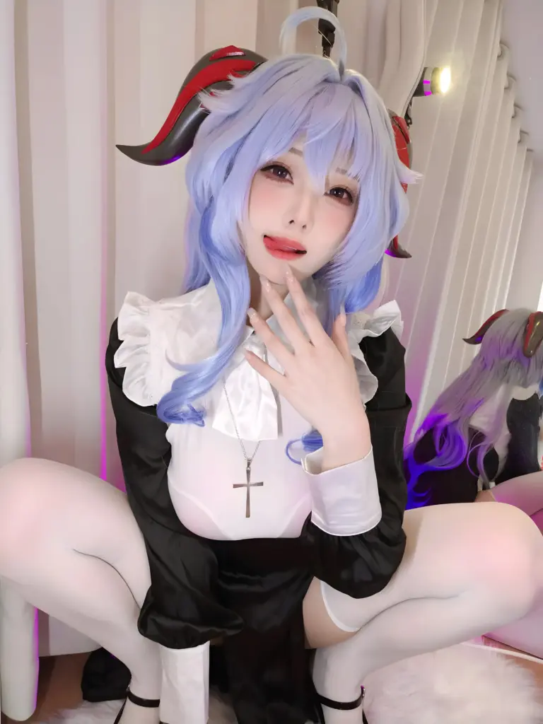 甘雨 cos，蜜汁猫裘原神甘雨修女同人纯欲人像