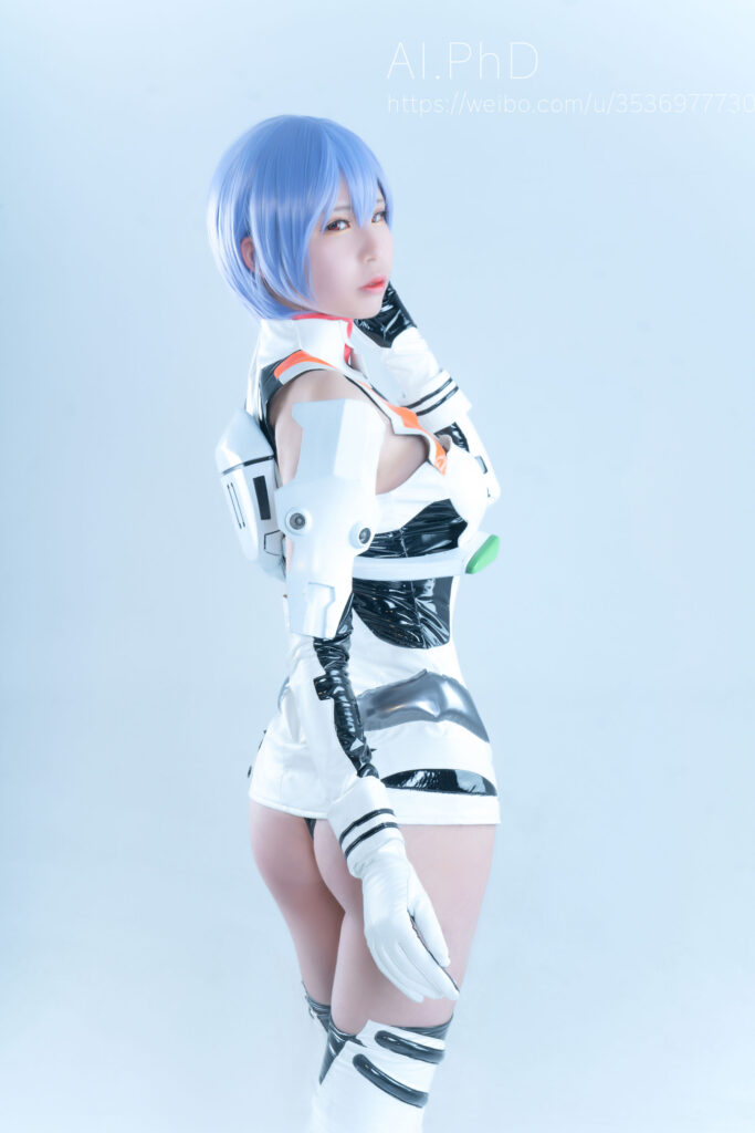 绫波丽 cos,爱老师 PhD EVA 白作战服侧身棚拍二次元写真