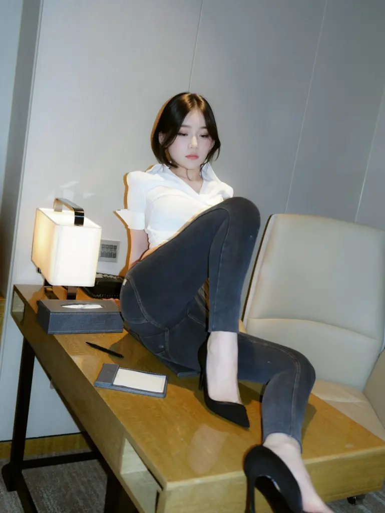 汁汁写真，《实习期女秘书》职场轻熟大片