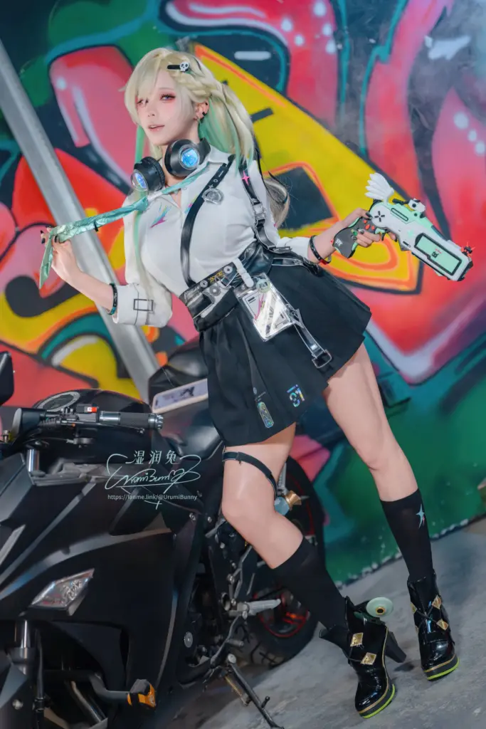 咬一口兔娘 机能绑带黑百褶 JK 街头特写