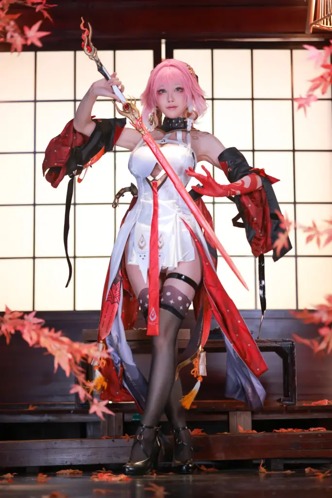 长离 cos，水淼 Aqua 红白黑战衣长离原皮氛围感 cos 成片
