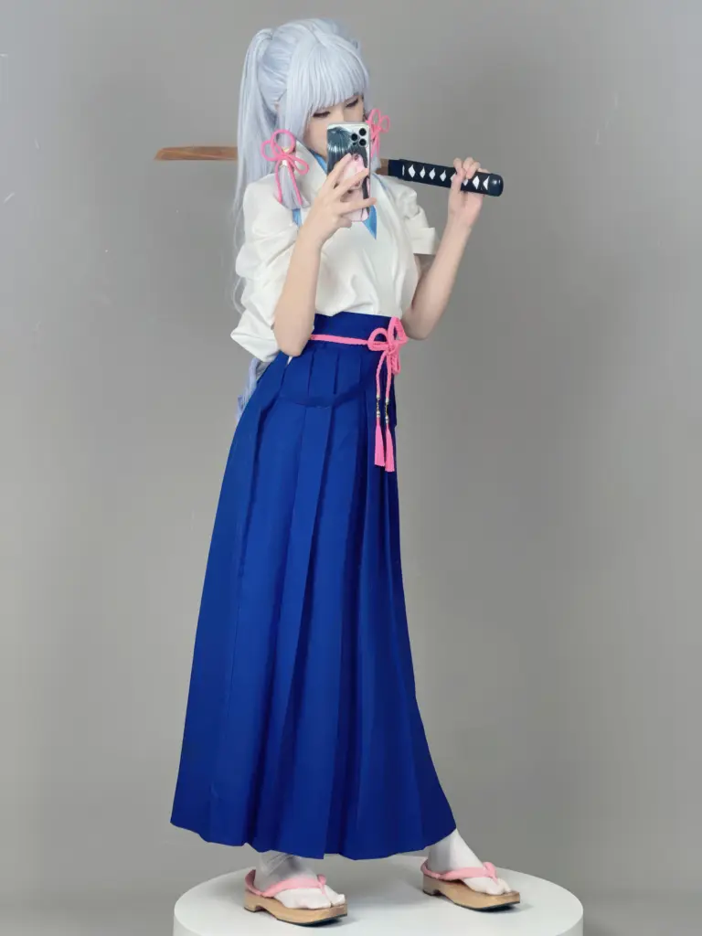 神里绫华 cos，幼愛 Youmeko 粉色绳结和风武士造型写真