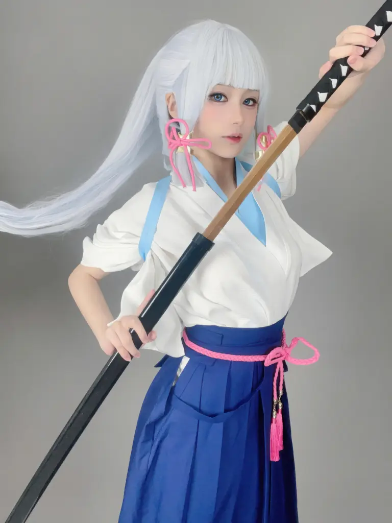 神里绫华 cos，《原神》神里绫华 cos 幼愛 Youmeko 武士刀道具摄影