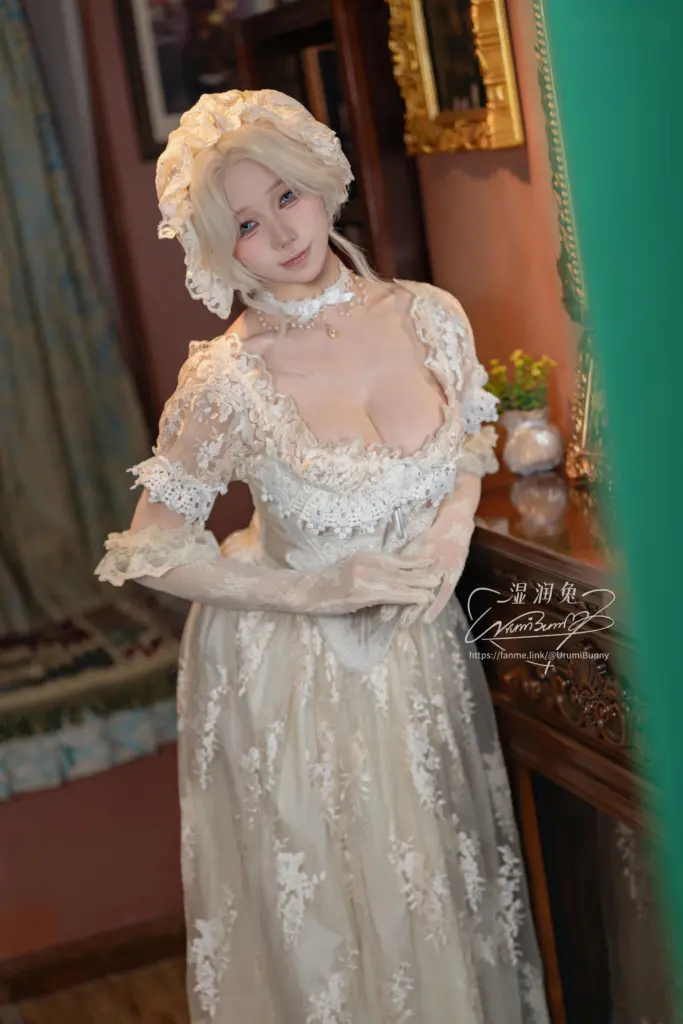咬一口兔娘写真，欧式书房蕾丝礼服大小姐人像