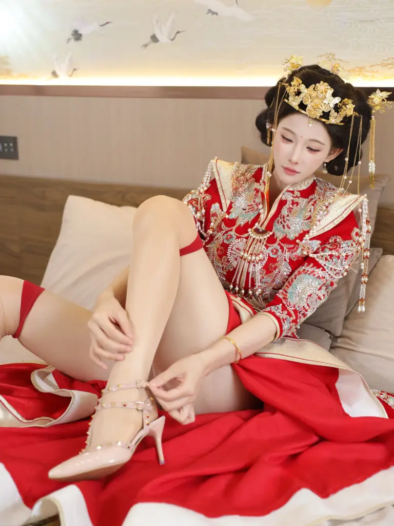 梨霜儿写真,梨霜儿秀禾服婚鞋搭配造型写真