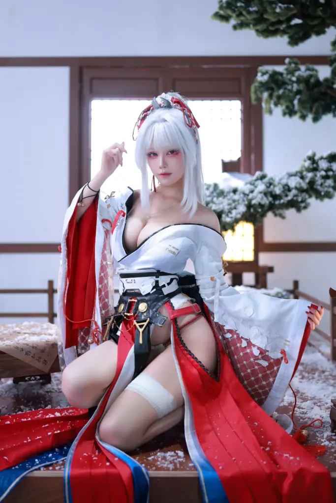 绯雪 cos，《鸣潮》绯雪 cos 水淼 Aqua 武士刀造型摄影