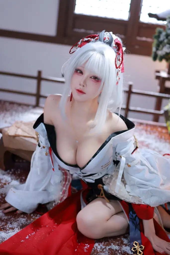 绯雪 cos，水淼 Aqua 雪景布景《鸣潮》绯雪 cos 大片