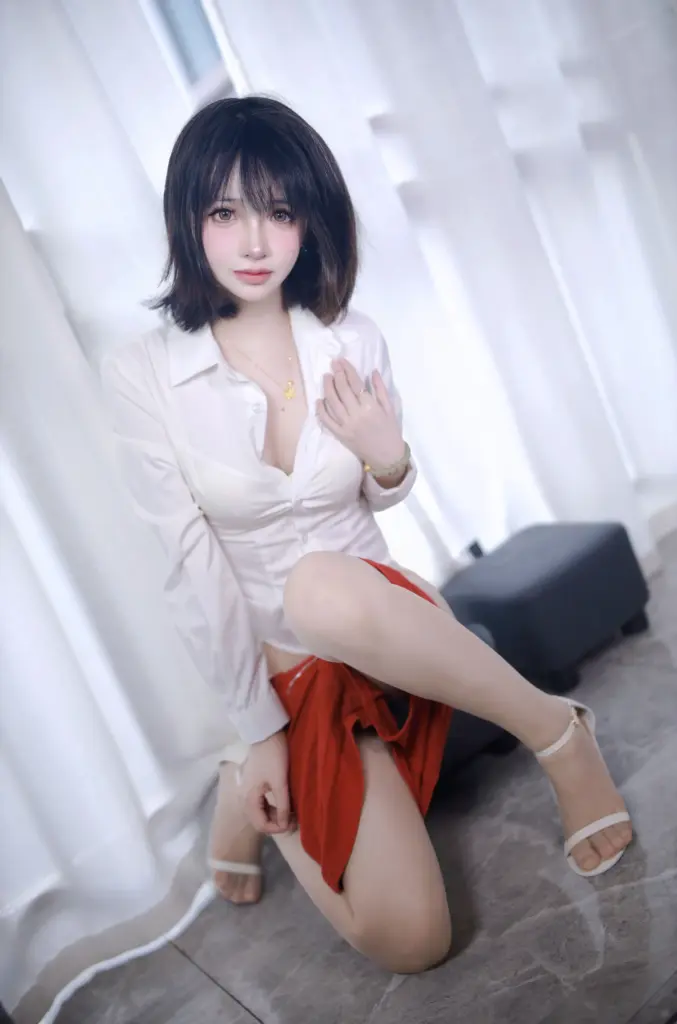 疯猫 ss 写真，黑棕齐刘海波波短发软妹大头特写