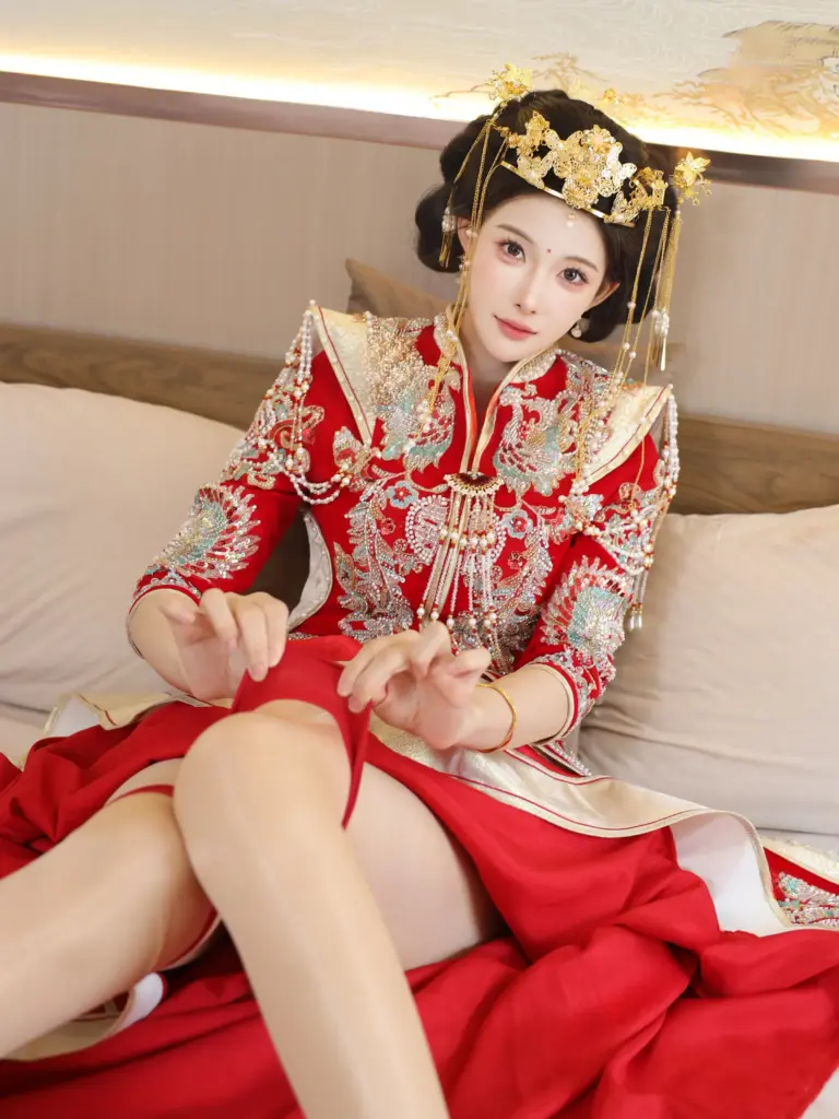 梨霜儿写真,秀人网内购版 No.10742 梨霜儿华丽中式新娘大片
