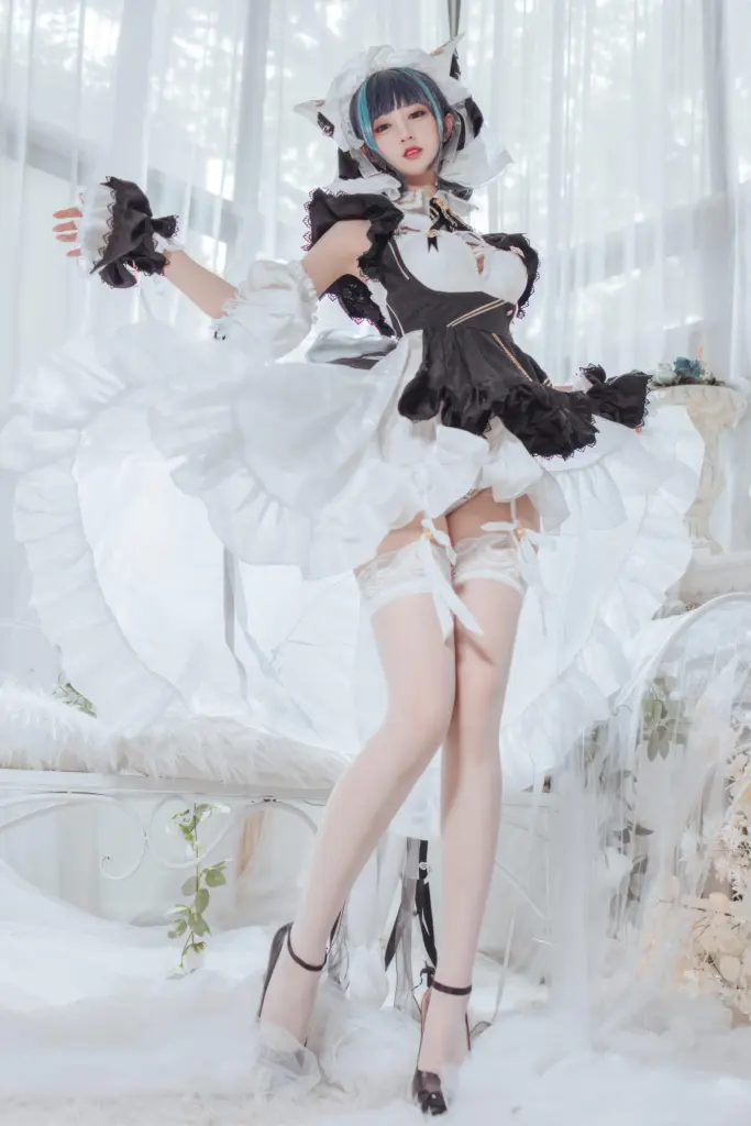 柴郡 cos,羽生三未白丝吊带袜 + 黑高跟性感写真