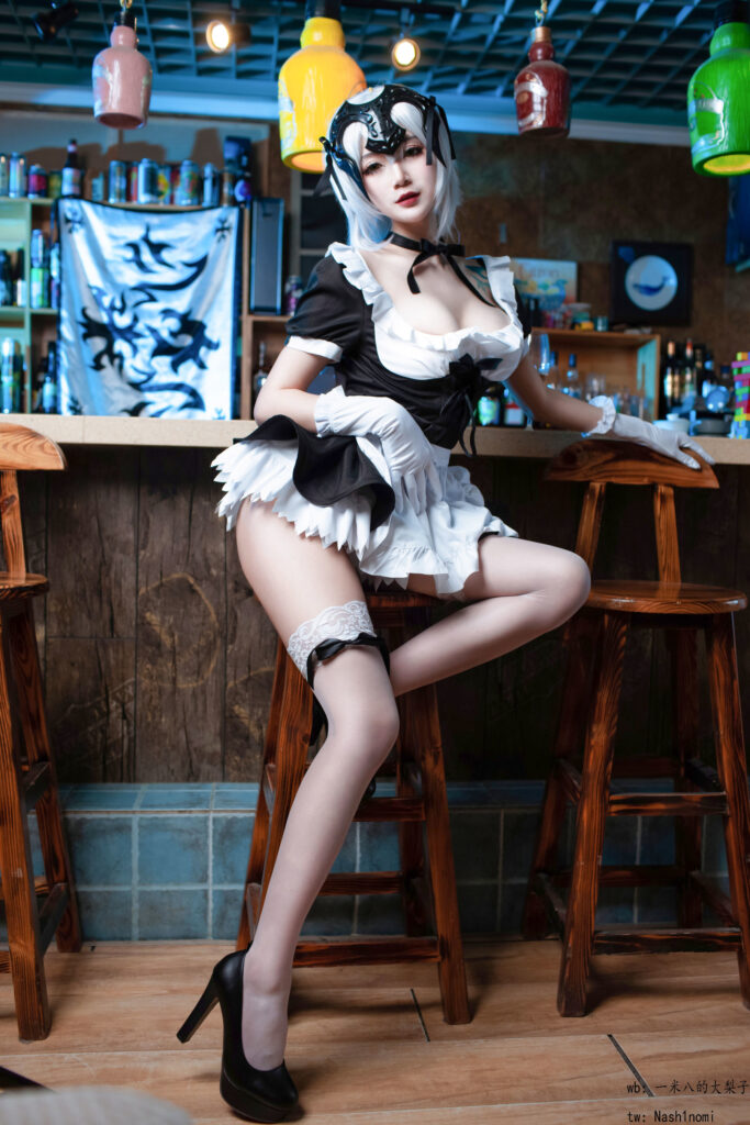 一米八的大梨子 cos，《黑贞 GK 手办女仆》酒吧御姐高清大片