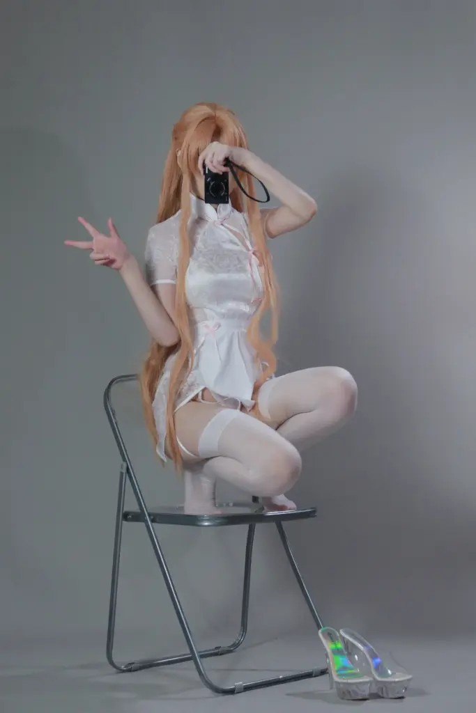 幼愛 Youmeko,纯白透蕾丝改良旗袍女仆 cos 人像摄影