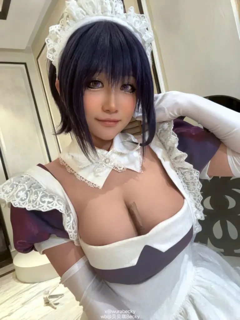 贝贝琪 Becky 欧式庄园女仆造型，长款丝质白手套、蕾丝围裙居家室内人像